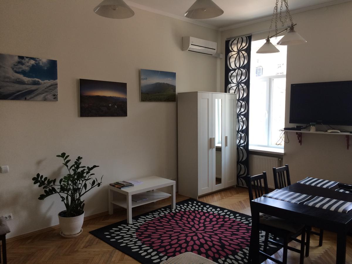 Cozy Apartment 39/34 Leopoli Esterno foto